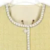 Jaqueta de Tweed de Alta Qualidade Amarelo Limão com uma Vibração de Socialite Chique e Elegante, Inspirada no Estilo Chanel 25168