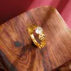 Novo Anel Antigo Dourado Estilo Chinês com Incrustação de Zircônia, Anel Moeda Estilo Palácio para Mulheres, Joia de Mão Versátil de Nicho Venda por Atacado