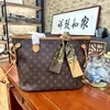 Bolso Grande de Alta Gama para Mujer 2025 Nuevo Bolso Tote Estampado Retro Bolso de Mano para Viajes Diarios Bolso de Hombro Ligero
