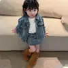 Conjunto Jeans Feminino Primavera e Outono 2026 Novo Estilo Coreano Jaqueta Cardigan Jeans Fashion e Saia Curta Jeans Conjunto de Duas Peças