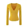 Camiseta blanca de manga larga con cuello en V, dulce y elegante, estilo francés para mujer, una nueva colección de primavera que presenta un top base único, hermoso y elegante