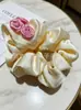 Laços de cabelo estilo girly em estoque para atacado, scrunchies fofos de cor creme estilo coreano, cordas de cabelo, faixas de cabelo