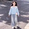 Conjunto de Duas Peças da Moda para Meninas 2026 Primavera e Outono Estilo Coreano Soltinho Versátil College com Calça Jeans Denim Estrelada