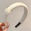 Diadema de Nuevo Estilo 2026 con Diseño de Corona Alta, Elegante Pasador de Perlas Artificiales, Diadema de Lujo Ligero Inspirada en Chanel para Uso Diario con Dientes