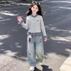 Conjunto de Duas Peças para Meninas Outono e Primavera Cardigan Retrô Xadrez Color-Block Estilo College Jeans Fofo Estilo Coreano Tendência