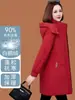 Chaqueta de alta gama de plumón de ganso para mujer, nueva moda de invierno 2026, longitud media, corte entallado y abrigo grueso de plumón de ganso blanco