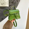 Bolsa de Mão Vintage de Nicho para Mulheres, Nova Bolsa Quadrada Pequena Estilosa para o Inverno de 2025 com Alto Valor Estético, Bolsa Transversal Texturizada
