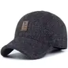 Nuevo modelo de invierno de gorra tipo pico para hombres de mediana edad y mayores, adecuado para papás y abuelos, engrosado para abrigar y proteger los oídos, ideal para viajes al aire libre