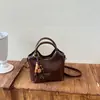 Bolsa de Mão Tipo Balde Transfronteiriça para Mulheres 2026 Nova Elegante Bolsa de Ombro de Luxo Leve Moda de Nicho Bolsa Transversal Simples