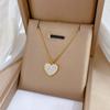 [Acero de titanio de cuerpo completo] Collar de oro real con forma de corazón de amor, muy simple y ligero, con cadena de clavícula roja y accesorios para mujer.