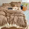 Juego de ropa de cama Melard de cuatro piezas, color café, doble capa, con volantes y adornos de lazo, de algodón lavado, ultra suave y cómodo, en un diseño estilo princesa