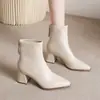 Botas de tornozelo de salto grosso estilo francês para mulheres, nova coleção outono/inverno 2026, perfeitas com vestidos, botas afuniladas, botas de tornozelo e botas Martin