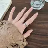 Anel de Diamante Renda Ultra-Brilhante para Mulheres, Luxo Acessível Nicho Anel de Dedo Indicador High-End, Design Medieval Robusto, Anel de Alto Valor