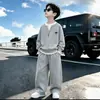 Conjunto de roupa de outono para meninos, estilo primavera/outono, nova coleção 2026, agasalho de outono popular e moderno deste ano para meninos, moletom infantil de tamanho grande
