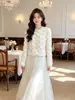 2026 Primavera/Otoño Nuevo Estilo Francés Flor 3D Estilo Xiang Pequeño Chaqueta para Mujer Cuello Redondo Perlas Corta Elegante Temperamento Top