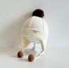 Touca de proteção para ouvidos com pompom de pelo estilo estrangeiro para bebê, nova para o inverno, de lazer, combina com tudo, para crianças, à prova de frio para atividades ao ar livre, gorro de lã quente