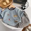 Conjunto de Verano para Niños 2026 Estilo Nuevo Camiseta a Rayas con Parche de Cachorro y Pantalones Cargo Conjunto de Dos Piezas para Niños Pequeños