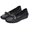 Zapatos de madre de cuero suave, suela suave, planos, resistentes al desgaste, impermeables, con lazo, zapatos de trabajo, grupo de compra de microempresa, venta al por mayor de una generación