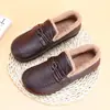 Zapatos tipo botín para mujer con forro polar, nuevos estilos de invierno 2026, zapatos de algodón, superficie suave, cálidos, antideslizantes, planos, zapatos de cuero de suela blanda, zapatos para mamá