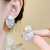 Brincos Elegantes de Camélia com Clipe para Espiral de Mosquitos para Mulheres Sem Furos, Brincos de Flor de Pérola de Luxo Leve Estilo Francês de Alta Qualidade