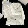 Pijama feminino, feito de fleece quente, adequado para primavera, outono e inverno, novo estilo 2026, tecido escovado, estilo coreano, mangas compridas, pode ser usado como roupa externa, conjunto loungewear