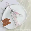 Decoración linda de cadena para teléfono con cuentas de niña, colgante para bolsa de cámara, adorno colgante hecho a mano, lujo ligero de alta gama desde Yiwu