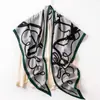 Lenço de Seda e Lã Novo Estilo, Versátil e Elegante, Lenço Triangular Listrado com Bainha Enrolada à Mão, Lenço Decorativo para Pescoço Feminino, Sensação de Alto Padrão