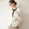 Otoño 2026 Nuevo Llegada Estilo Old Money Cuello Medio Alto Botones Pulóver de Punto Jacquard Trenzado para Mujer Capa Base de Punto