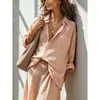 Nueva Camisa Rosa Nude 2026 para Mujer, Mangas Enrollables, Cuello Clásico Casual, Bolsillos de Parche, Corte Holgado, Top de Manga Larga Protector Solar
