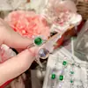 Pulsera Camelia Retro de Alta Resistencia con Imitación de Piedras Preciosas de Diamante Completo Espinela Verde para Mujer, Chapada en Oro de 18 Quilates, Fuerte Retención del Color, Nuevo Producto Transfronterizo
