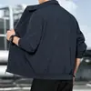 Nueva colección de primavera y otoño de chaquetas para hombre con cuello mao, diseñadas para hombres de mediana edad y mayores, en un estilo business casual, y disponibles en una versión ligera.