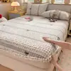 Saia de Cama Bolha Estampada de Veludo Leite Quente Antiderrapante Elástico Amigável à Pele Macia Cobertura de Cama Lavável à Máquina Quente a Noite Toda