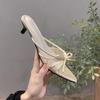 Sandalias de Mujer Verano 2025 Estilo Nuevo Punta Fina Tacón de Aguja Satén Morado Slip-On Media Zapatilla con Lazo