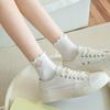 Calcetines para mujer, primavera y verano, bonitos calcetines blancos puros con bordado rizado, estilo universitario, para niña, calcetines de algodón peinado de color sólido, venta al por mayor