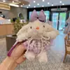 Boneca de Pelúcia Coelho com Orelhas de Desenho Animado Chaveiro de Carro Boneca Estilo Chanel com Vestido de Renda Enfeites para Pendurar na Bolsa