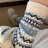 Meias de Lã Novas Estilo Fair Isle Outono e Inverno para Mulheres, Espessas e Quentes, Estilo Étnico, Meia de Cano Médio Retro Floco de Neve Slouch, Estilo Coreano