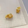 Diseño de Nicho Francés con Hojas Rizadas, Pluma de Zircón Incrustada Cobre Chapado en Oro Real, Pendientes de Plata 925 con Aguja de Lujo Accesible