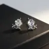 Pendientes de Estrella de Cuatro Puntas Estilo Coreano para Mujer, Diseño Sencillo y Lujoso, Pendientes Incrustados de Circonita, Versátiles para el Viaje Diario, Pendientes Ol al por Mayor