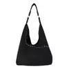 Bolsa tote moderna de grande capacidade para mulheres, novo estilo 2026, bolsa de ombro niche com rebites, bolsa de braço retrô de alto valor