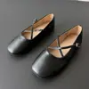 Otoño 2026 Nueva Moda Zapatos de una Sola Tira Cruzada Uso Diario Versátil Suela Plana Casual Zapatos para Niños Comercio Exterior Venta al por Mayor