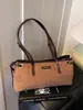 Bolso Grande de Alta Gama Retro Transfronterizo 2025 Nueva Moda para Mujer Viajera de Negocios Hombro Axila Bolso Tote