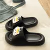 Estilo feminino em blocos de cor~ Sandálias femininas fofas de sola grossa, bico fechado, para uso externo, com salto médio para o verão, chinelos femininos simples de uma tira