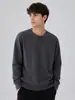 Nueva sudadera de manga larga estilo americano con cuello Henley para hombre, un top casual simple, de color liso, versátil y cómodo de mezcla de lana con cuello redondo para otoño e invierno