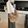 Bolsa Tote Tecida Vazada de Grande Capacidade Versátil para Mulheres Verão Novo Estilo Resort à Beira-Mar Casual Bolsa de Ombro ou Axila