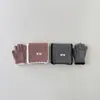 Conjunto de Cachecol e Luvas Yipan para Crianças Outono/Inverno Estilo Coreano Cachecol com Borda Color-Block Luvas de Cinco Dedos Quentes à Prova de Frio Conjunto Quente