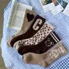 Calcetines color café para mujer calcetines de amor a media pantorrilla calcetines lindos con letra c calcetines color granate populares en línea estilo japonés