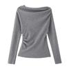 Top Plissado Ombro a Ombro de Design Inspirado para Nicho com Senso de Estilo, Camiseta de Tricô Irregular Sexy Slim-Fit de Manga Longa