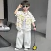 Camisa Masculina Roupa de Verão Conjunto de Camisa Floral Infantil Manga Curta Estilo Fresco 2026 Verão Estilo Hong Kong Roupas de Férias para Menino