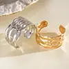 Pulsera Abierta de Tira Metálica Rayada Plegada Estilo Europeo y Americano, Artesanía Pesada, Simple y Única, Pulsera de Declaración Audaz, Joyería Femenina de Alta Gama Transfronteriza