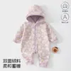 Macacão de fleece dupla face JQ Jingqi para bebê outono e inverno, macacão com capuz e estampa de desenho animado unissex para bebê, peça de outer wear versátil